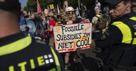 Demonstrații în plină stradă în Roma și Viena. Activiștii de mediu protestează față de utilizarea combustibililor fosili