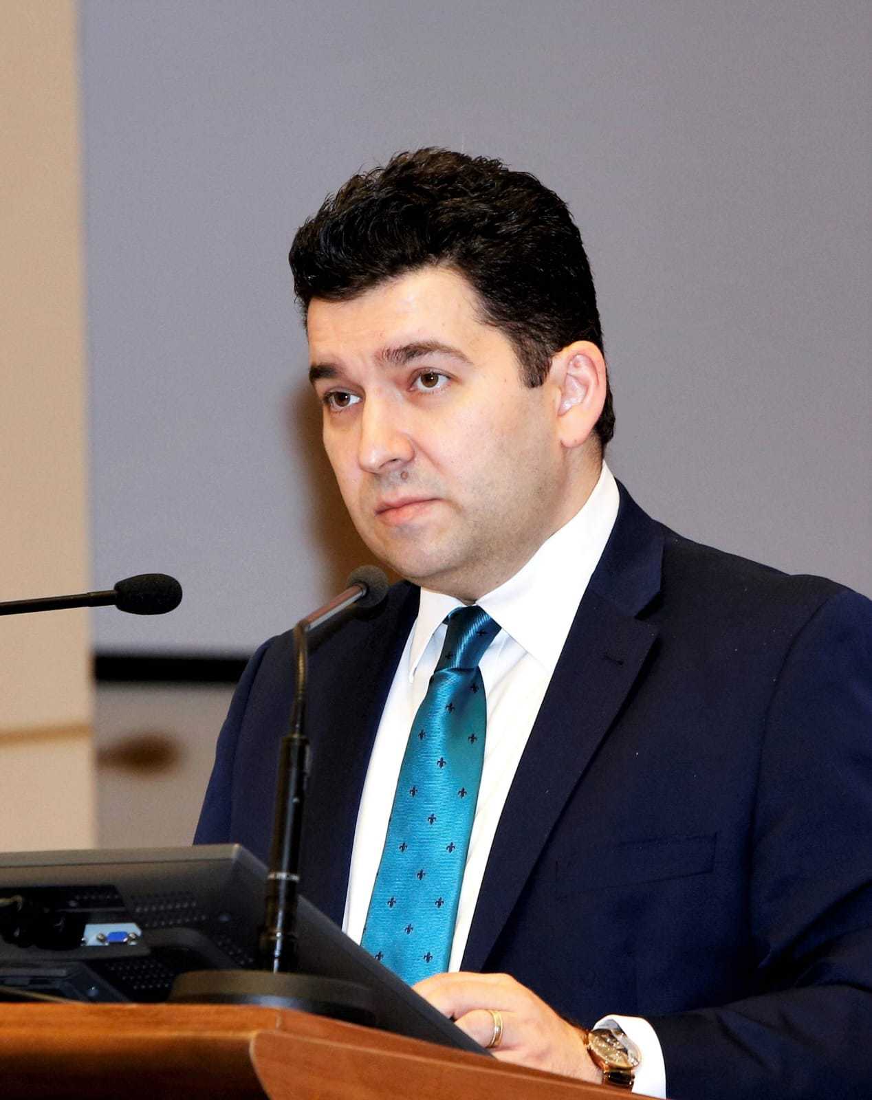 Opinie Liviu Voinea, profesor ASE. De ce este necesar acest pachet fiscal: Nu putem avea taxe ca în Est și cheltuieli ca în Vest, nu putem avea inechități flagrante în sistemul fiscal – în care diferite grupuri și categorii socio-profesionale să plătească puțin sau deloc, iar cetățeanul cinstit și firmele corecte să plătească tot