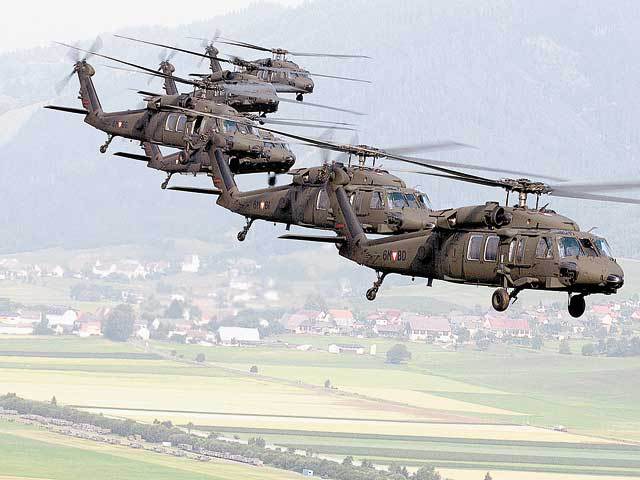 Vizită la o fabrică din Polonia care va livra României elicoptere medii-grele  Black Hawk