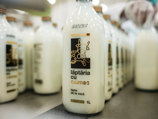 Agroserv Măriuța, compania din spatele brandului Lăptăria cu Caimac, a anunțat o creștere a vânzărilor cu 23% în primul semestru din 2023, până la 36,3 mil. lei. Pierderile s-au redus la 0,4 mil. lei