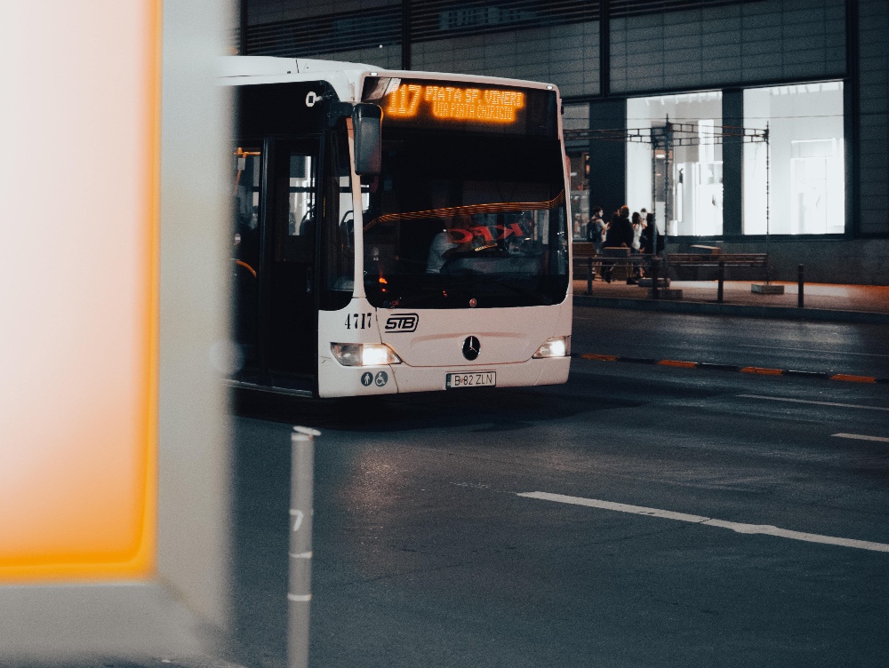 Orașul din România unde poți călători gratis cu transportul în comun dacă faci genuflexiuni sau pedalezi