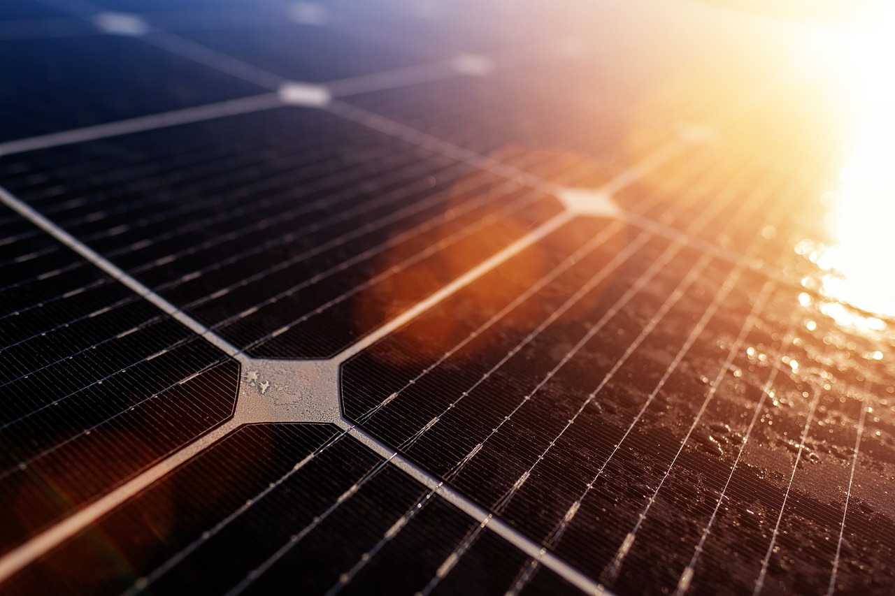 Un oraș din România explodează total și lasă pe toată lumea în urmă în cursa pentru titlul de capitală solară a țării, cu proiecte de peste 2 mld. euro: „Ajută infrastructura, apropierea de Europa“