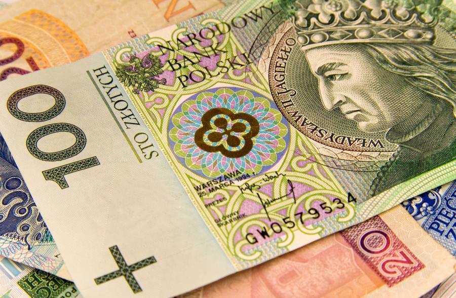 În prag de alegeri și cu alegătorii exasperați de ratele uriașe la bancă, banca centrală a Poloniei reduce masiv dobânzile. Perspectivele sunt incerte, iar inflația nu va slăbi, spun analiștii