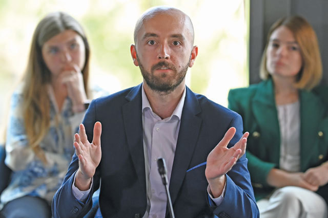 Soluția ca medicii rezidenți să rămână în România: introducerea educației financiare și a celei antreprenoriale în școli