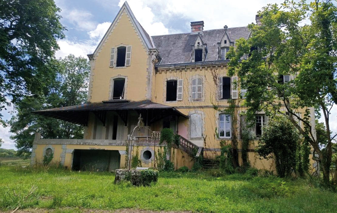 Beniamin Gonț, un antreprenor român, a cumpărat cu 100.000 de euro o clădire istorică, dar aproape ruină, în Franța și a obținut autorizația pentru a o transforma într-un hotel butic
