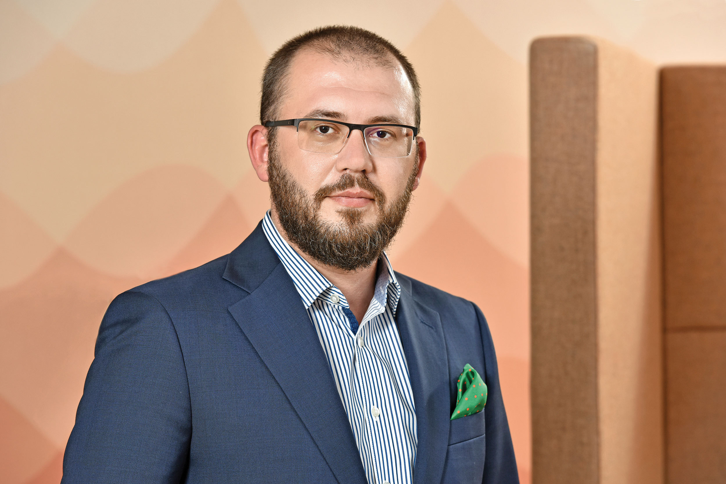 Ce soluții oferă un antreprenor pentru tineri din România, dar și de peste hotare, pentru a ajunge la universitățile dorite și, mai departe, la meseriile la care au visat