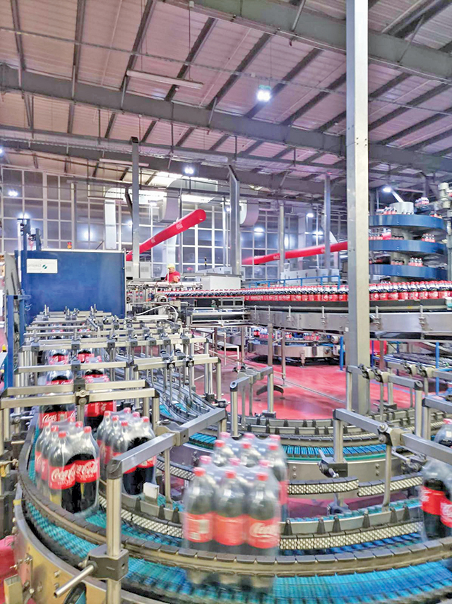 Premierul Ciolacu promite multinaționalei Coca-Cola: Taxa pe zahar „se va întoarce“ în fabricile Coca-Cola sub formă de ajutor de stat