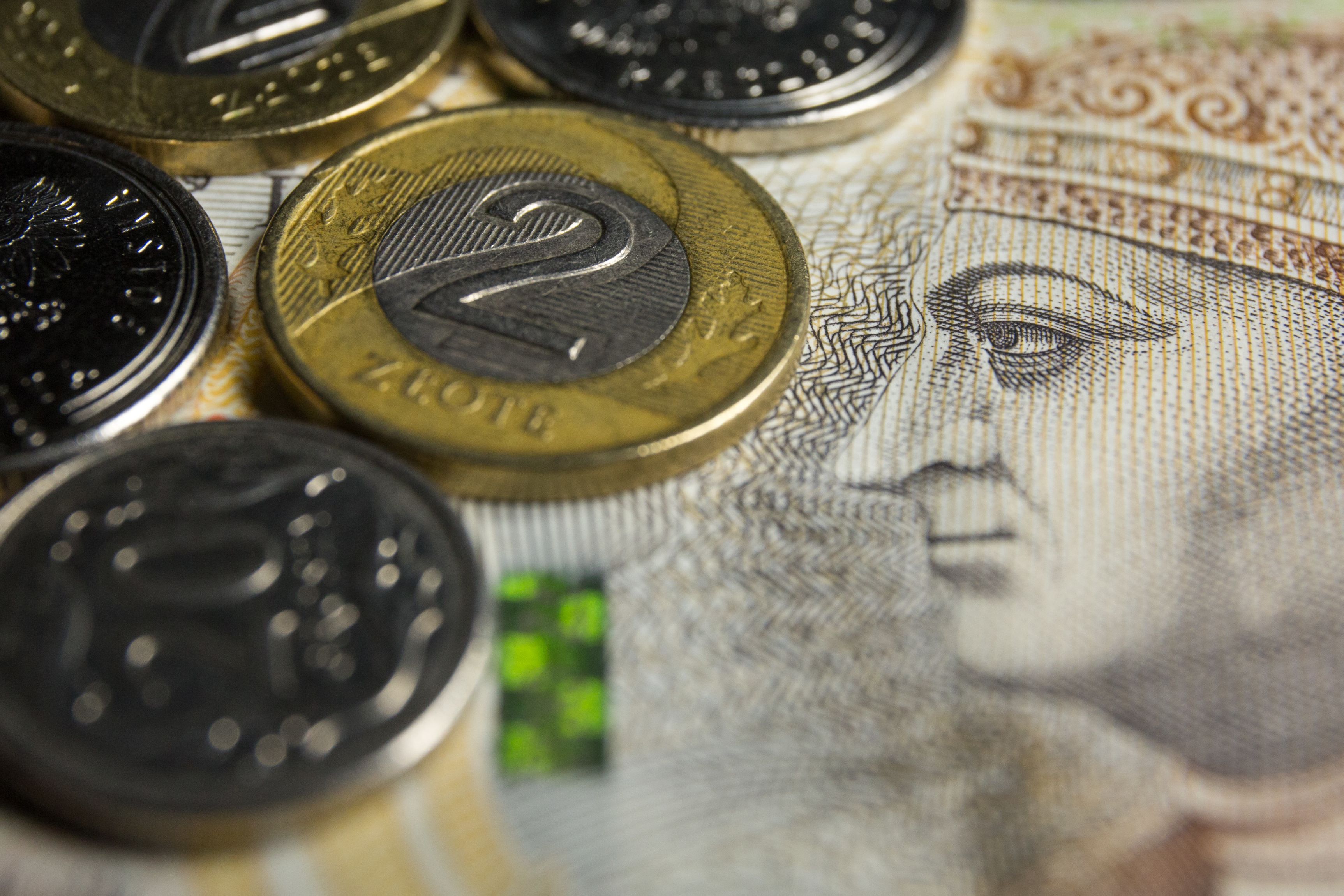 Investitorii de la Varșovia jubilează la câștigarea alegerilor de partidul pro-european al lui Donald Tusk. Crește zlotul polonez. Indice WIG20, plus 3%