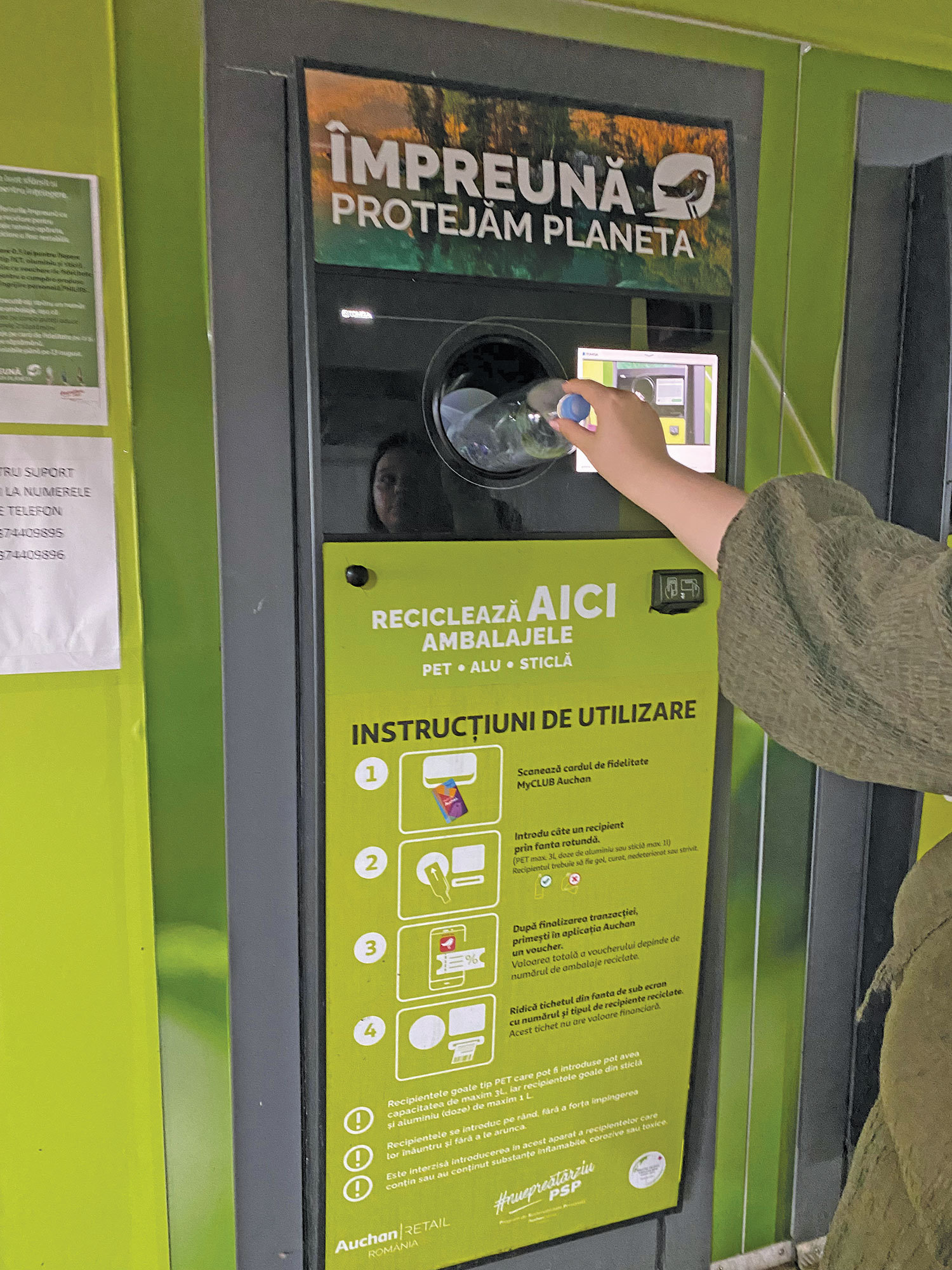 CSR 2023. Împreună protejăm planeta – Auchan instalează aparate de tip RVM pentru reciclarea ambalajelor PET/ALU/Sticlă