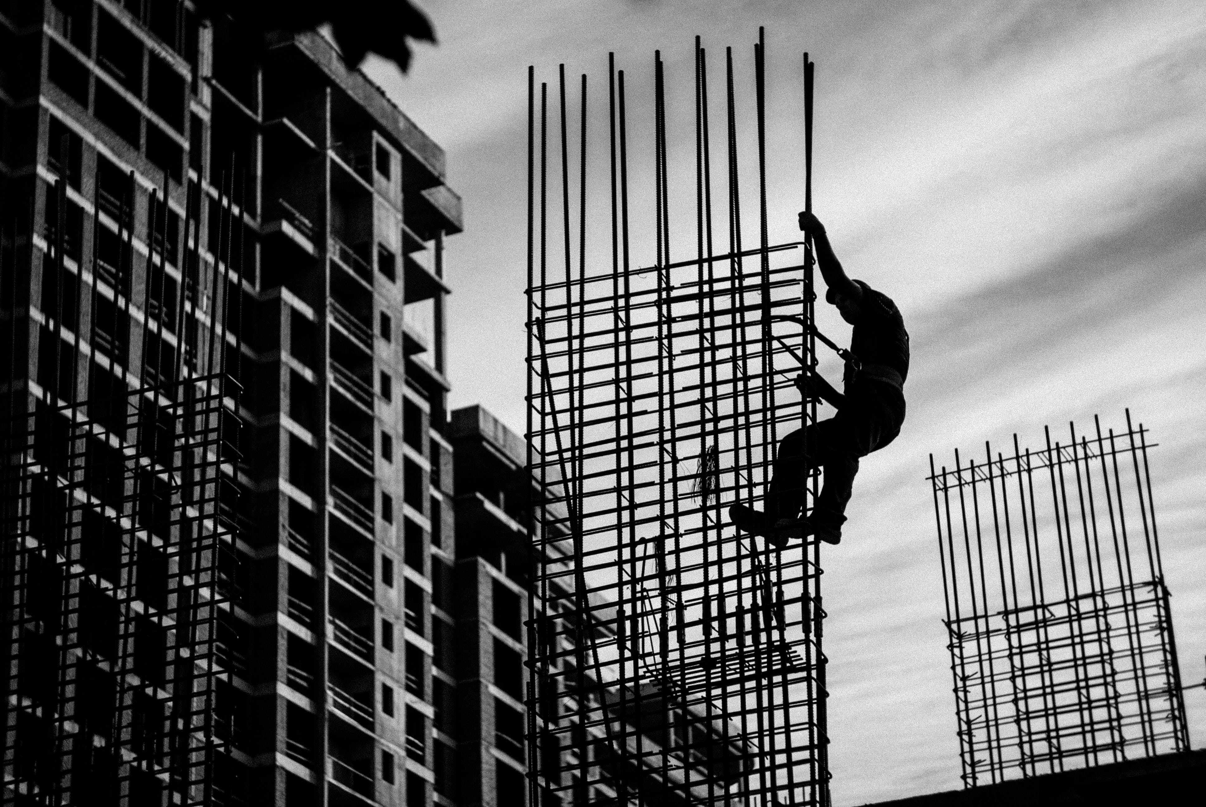 Guvernul a aprobat ordonanța privind salariul de bază minim în construcții