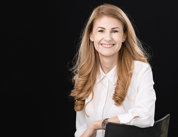 100 Tineri manageri de top. Ramona Huștiu, Carrefour România