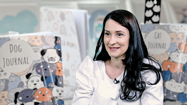 Afaceri de la Zero. Roxana Marghescu a început în pandemie o afacere cu produse de papetărie și ilustrații care poartă azi numele de Poufarine. „Ar fi ideal să ajungem în Cărturești“