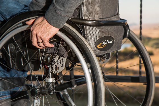 Veste uriașă pentru românii cu handicap ireversibil! Se schimbă legea. De ce vor beneficia
