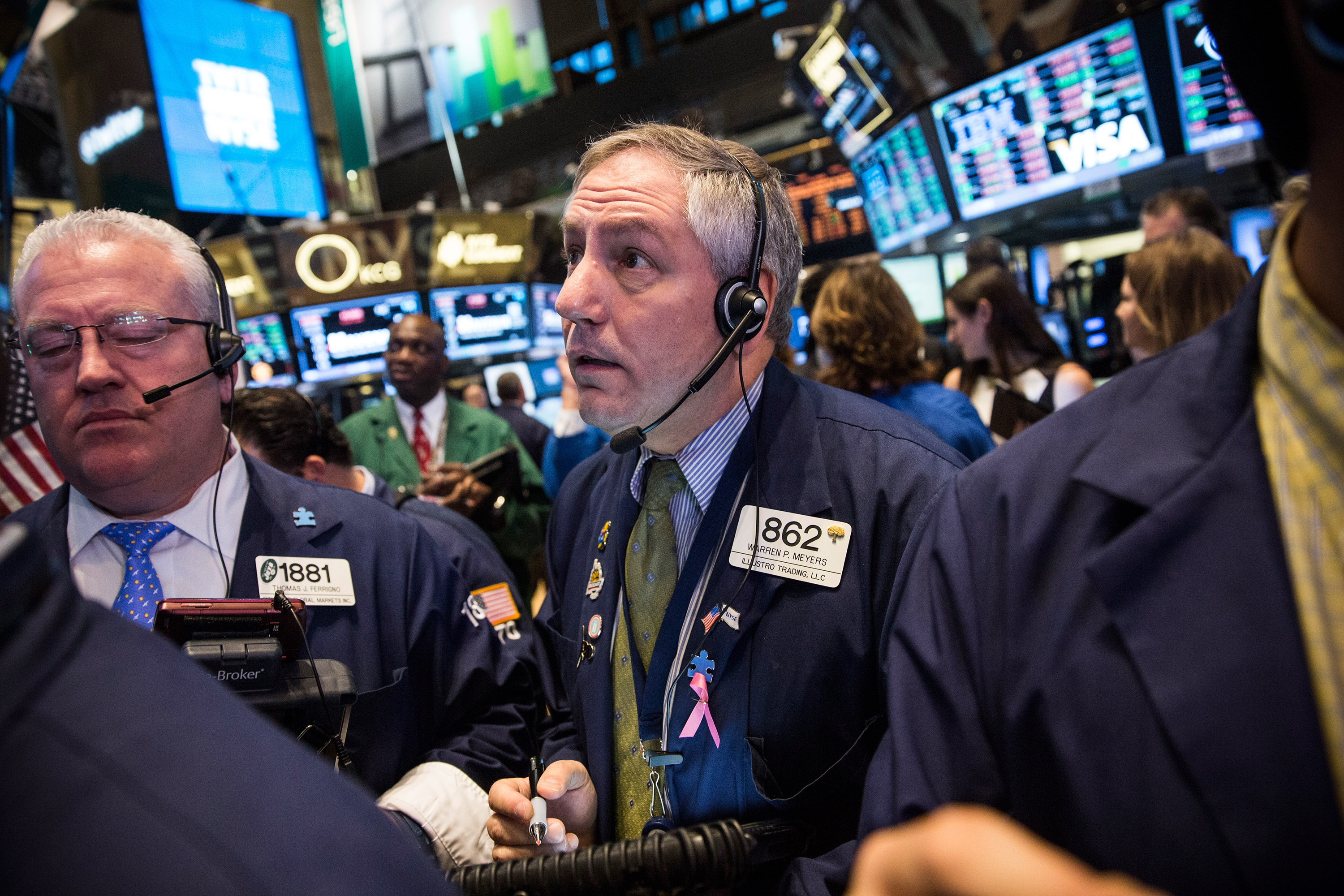 Nori de furtună asupra industriei americane de asset management: Charles Schwab, companie care gestionează peste 8 trilioane de dolari, concediază 2.400 de oameni. „Nu văd o perspectivă prea optimistă pentru 2024 în spațiul tradițional de asset management”
