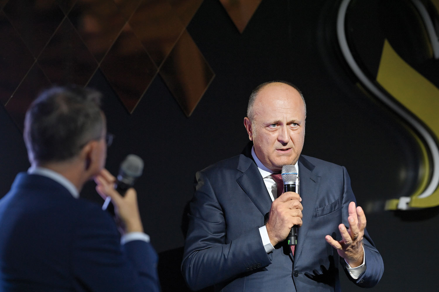 Dan Șucu, președintele confederației patronale Concordia: Sunt 30 de ani în care am crezut că noi, oamenii de afaceri, nu putem influența deciziile politice. Este normal ca de pixul unui politician să depindă viitorul dumneavoastră?
