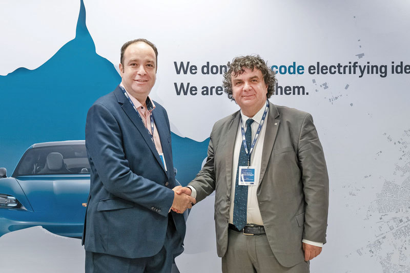 Industria auto în era tehnologiei: Infineon, după anunțul legat de centrul R&D de la București dorește investiții în universități și în programe pentru a atrage tineri, Dacia anunță planuri pentru digitalizare și mizează pe online