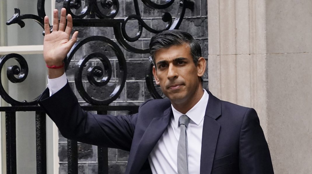 Premierul britanic Sunak l-a demis pe ministrul de interne din cauza comentariilor despre proteste