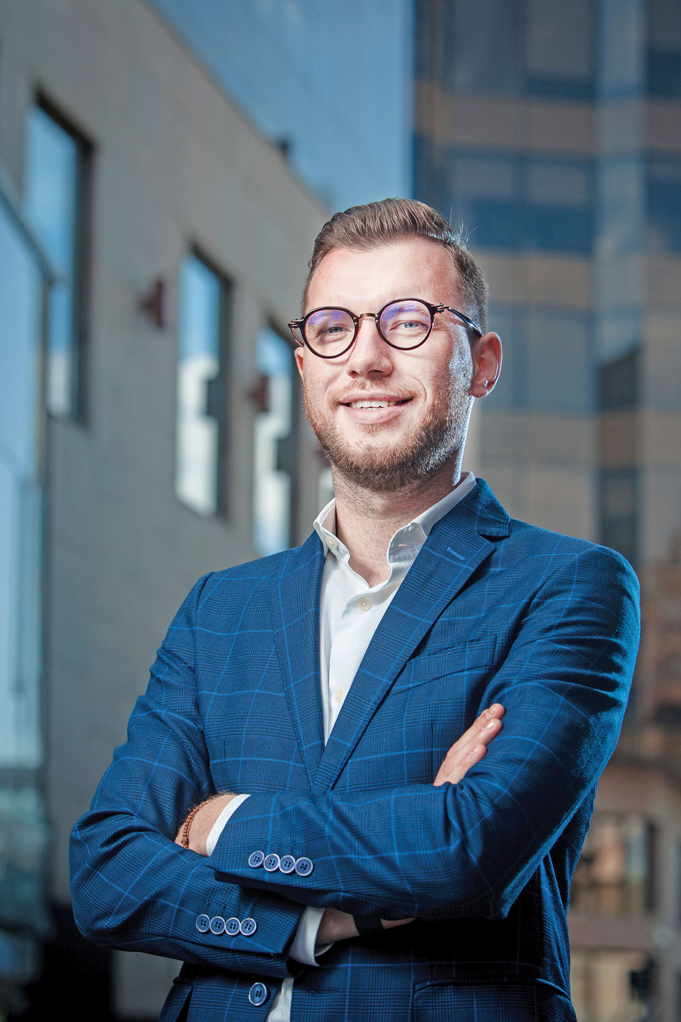 100 Tineri manageri de top. Alexandru Holicov, Adservio