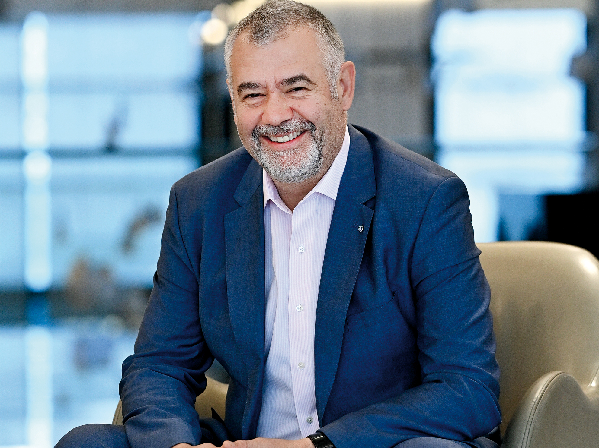 Povestea antreprenorului ce este întruchiparea visului românesc în industria de IT, întrucât el a devenit atât de puternic încât cumpără multinaționale