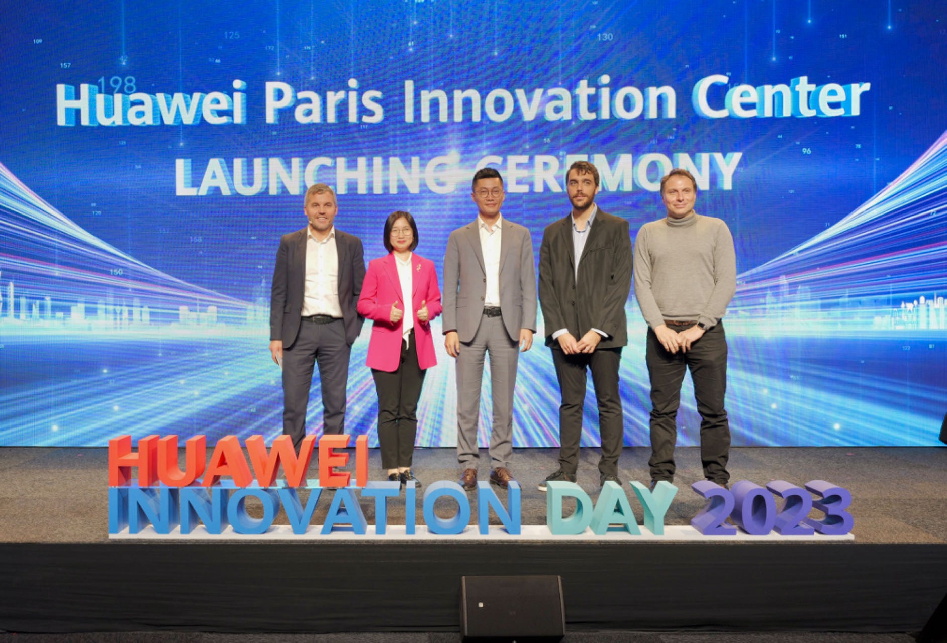 Huawei a inaugurat un centru de inovare la Paris. Compania și-a propus să investească  2 milioane de euro pe an pentru a construi un ecosistem colaborativ cu IMM-urile