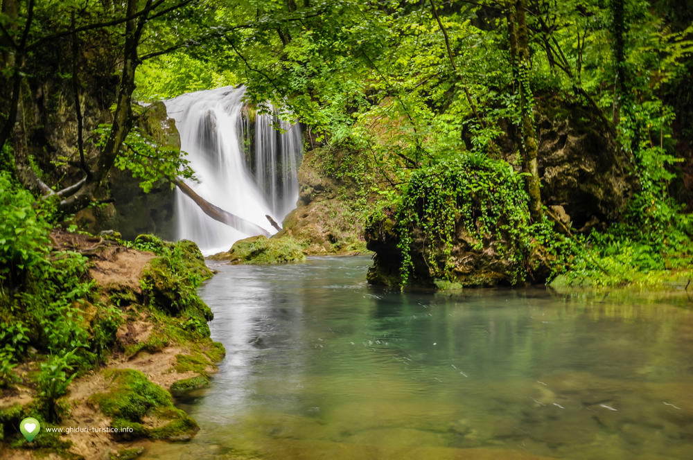 Cascada superbă, mai frumoasă ca Bigar, mai puțin cunoscută, din Ardeal, cu peisaje de vis