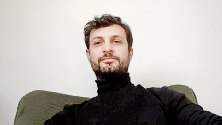 Afaceri de la Zero. Mihai Bonciu, de profesie sculptor, a creat brandul Koncret, sub care produce obiecte de mobilier din beton într-un atelier din Câmpina