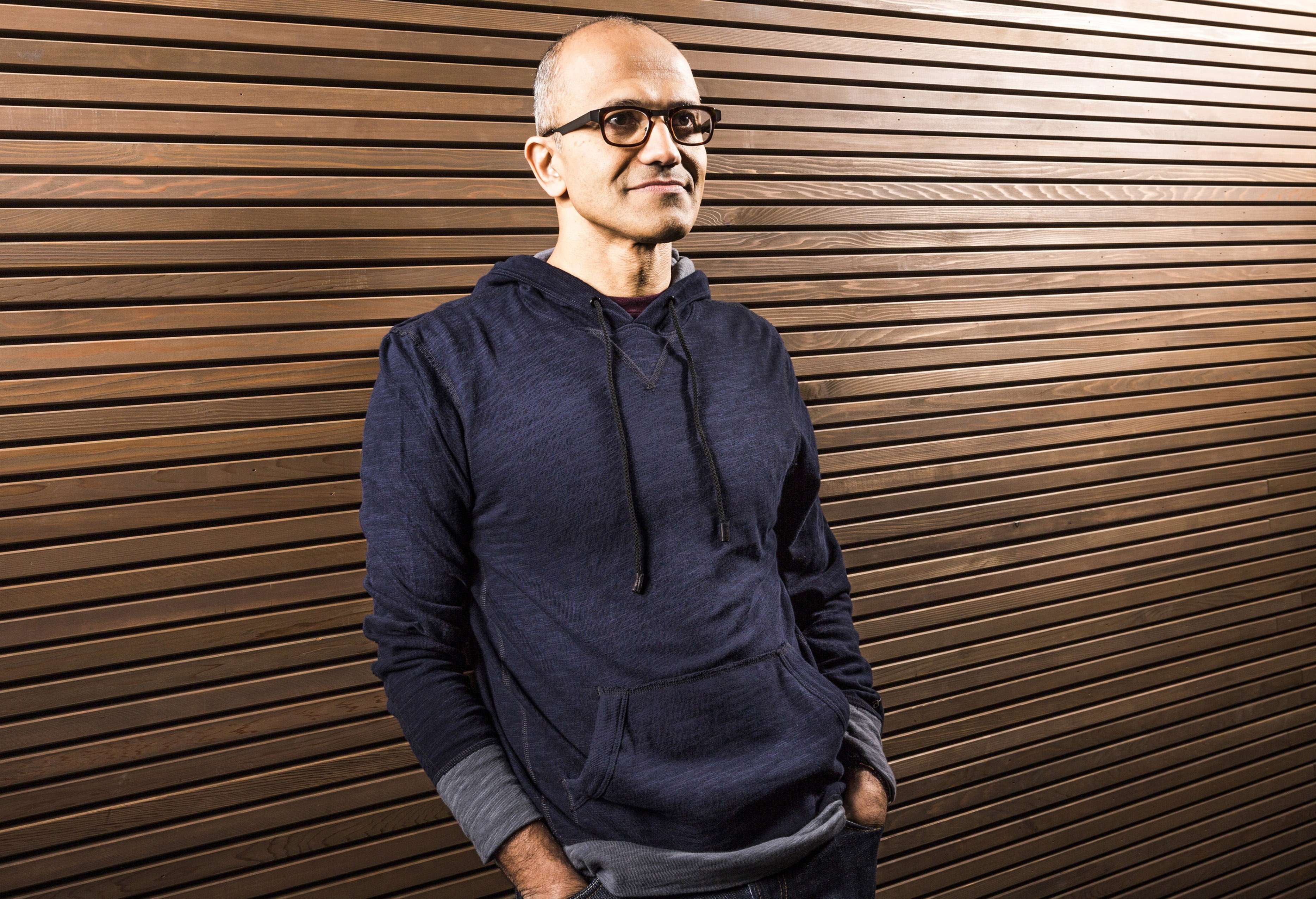 Replica fulger a Microsoft după „lovitura de palat” de la OpenAI. Satya Nadella anunță că i-a recrutat pe Sam Altman și pe demisionarii de la „părintele ChatGPT”. „Vor conduce o nouă echipă avansată de cercetare în AI”