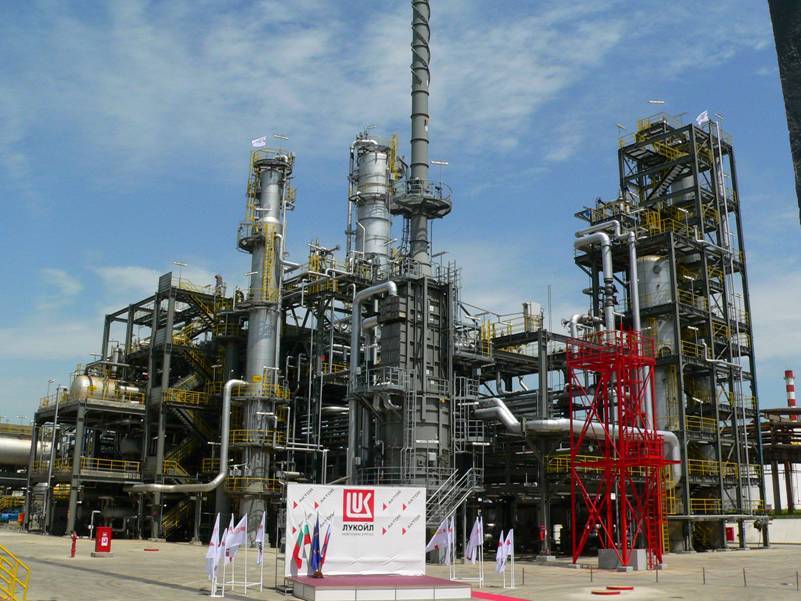 Guvernul bulgar, ostatic al deciziei privind viitorul rafinăriei Lukoil