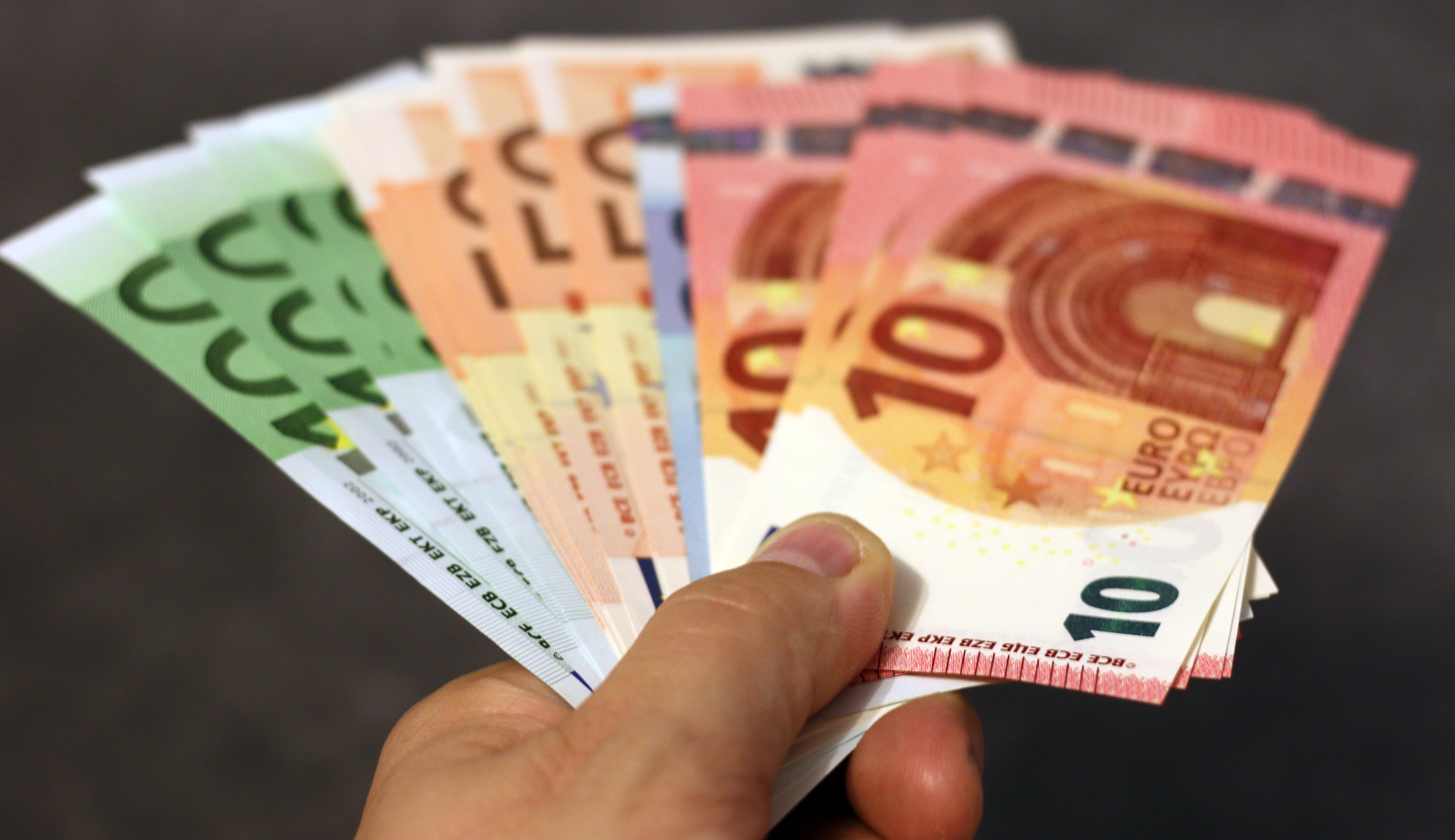Ce e de făcut când membrii familiei îți cer împrumut  bani. Un antreprenor cunoscut a stabilit o regulă pe care o urmează mereu