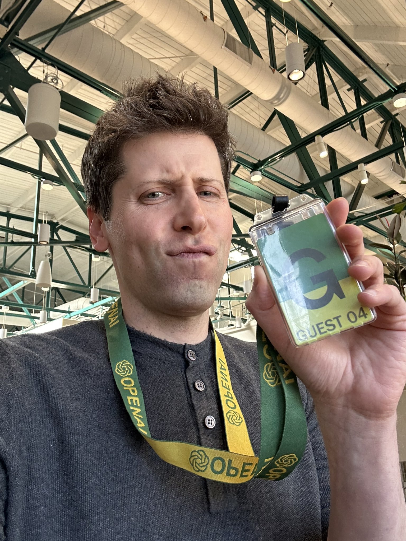 Week-end-ul dramatic de la OpenAI: Încercarea lui Sam Altman de a reveni la cârma „părintelui ChatGPT” cu ajutorul Microsoft și a altor investitori a eșuat, boardul a rămas pe poziții și a recrutat un alt CEO interimar - pe Emmett Shear, fostul director executiv al Twitch.