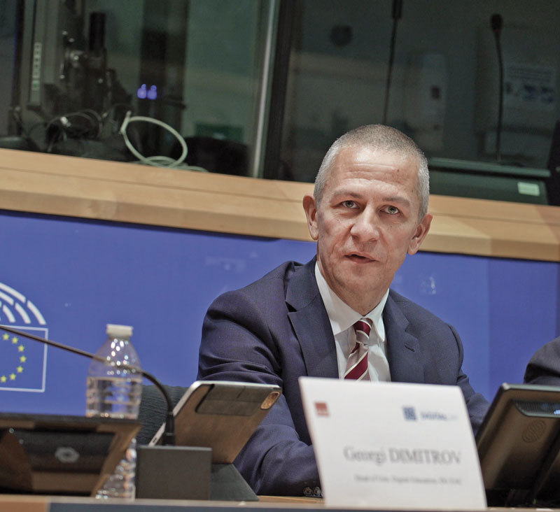 Iulian Stanciu, președinte, eMAG: Suntem o țară a contrastelor - populația României este răspândită de-a lungul tuturor celor patru revoluții industriale: avem și oameni care merg cu căruța și calul, și experți de clasă mondială în AI