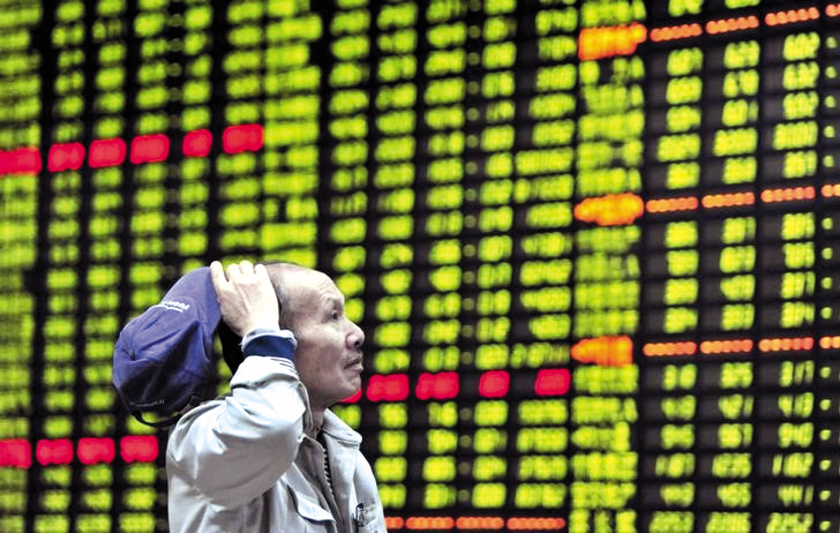 Cea mai inteligentă strategie pentru investitorii în active chinezești în acest an: Faceți altceva. A sta pe bani lichizi a fost mai profitabil în 2023 decât să investești în acțiuni chinezești, să cumperi obligațiuni vândute de companii chineze sau să pariezi pe performanța yuanului