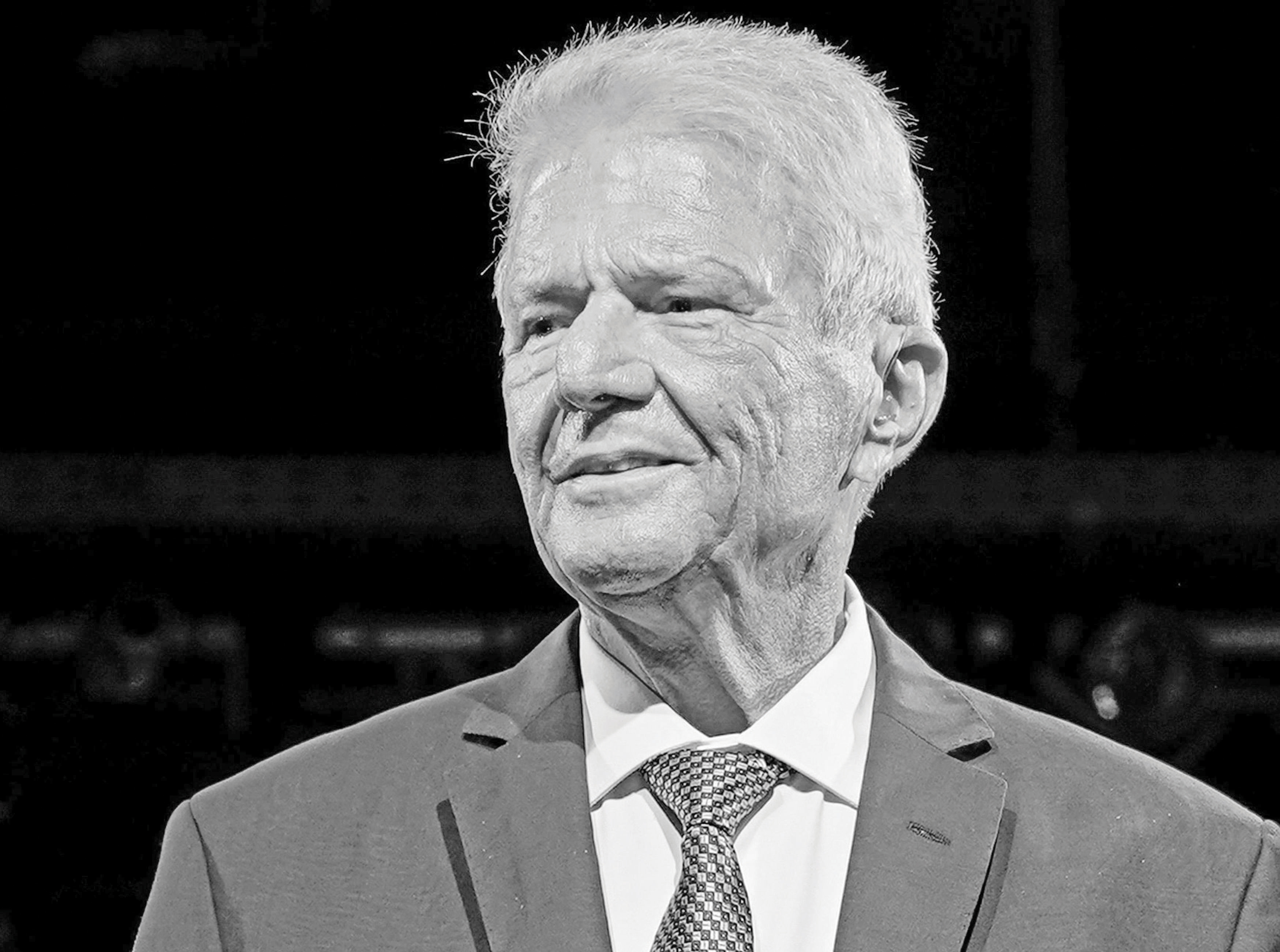 Cum a reușit un inginer să ajungă printre cei mai bogați oameni din țara sa