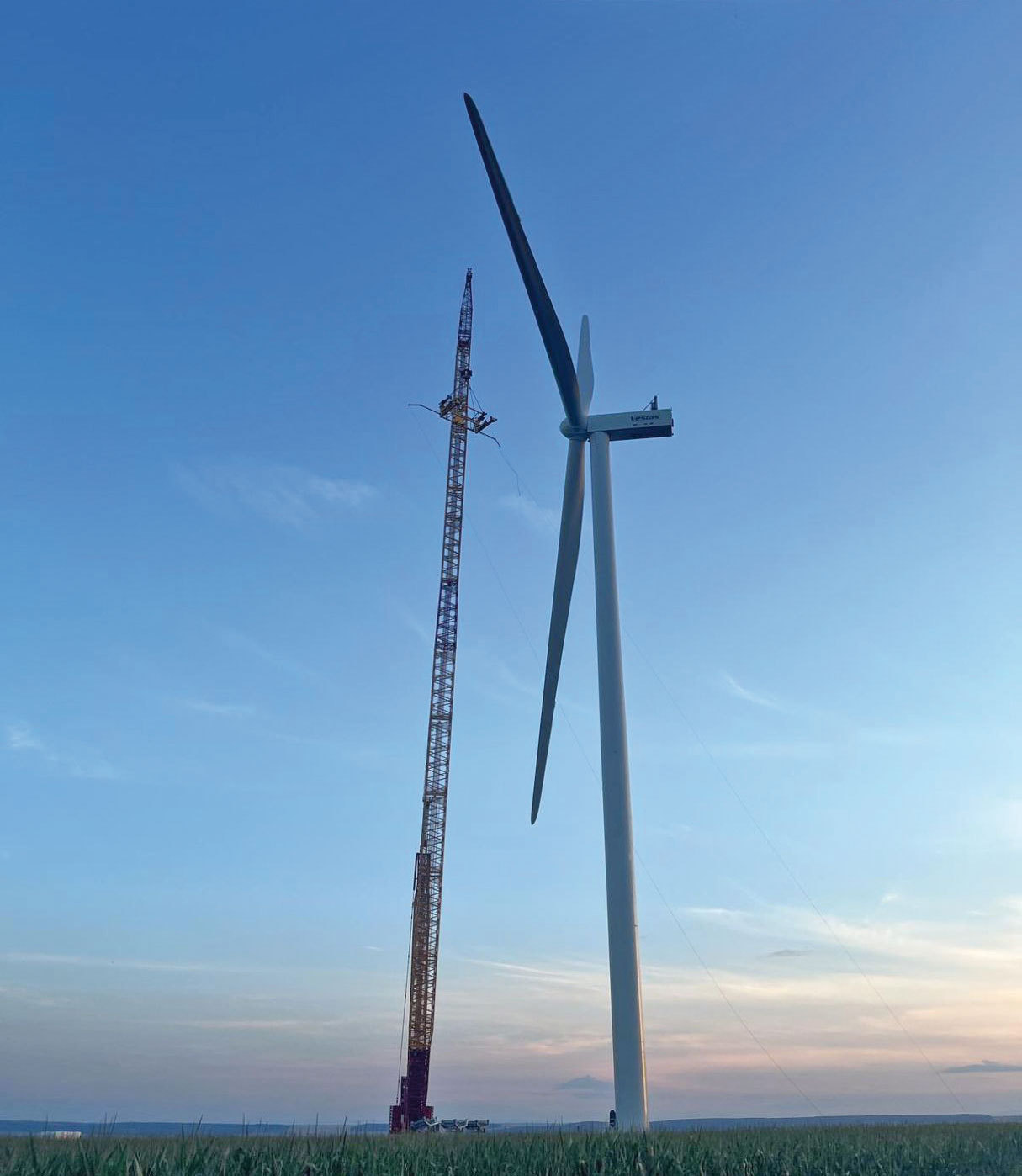 Veste bună pe final de an: După un îngheț de un deceniu în eoliene, primul parc nou este conectat la rețea și introduce energie în sistem. În spatele proiectului este cel mai bogat om din Ucraina