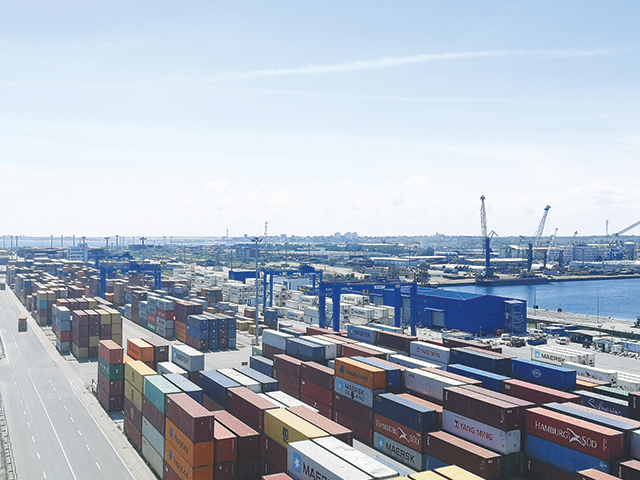 Portul Constanța a avut anul trecut a treia cea mai mare creștere la nivel european din punct de vedere al cantitătii de marfă manipulate, cu un plus de 15%, depășit de Gdańsk din Polonia și Cartagena din Spania. Porturile olandeze generează o cincime din volumul total din UE