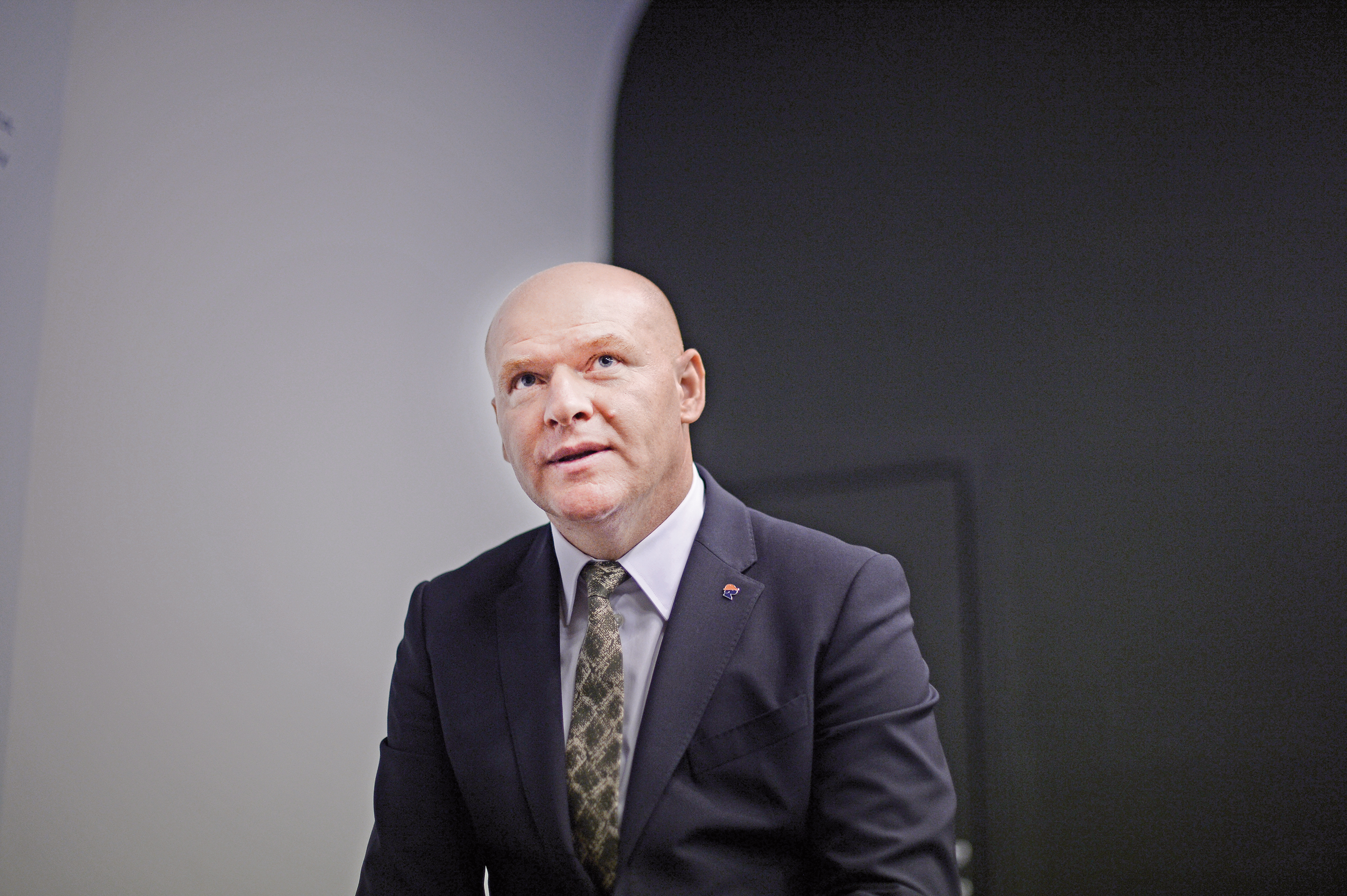 100 Cei mai admirați CEO din România - 1. Dragoș Pavăl, președinte și cofondator, Dedeman. De aproape 30 de ani, frații Dragoș și Adrian Pavăl pariază pe dezvoltare.