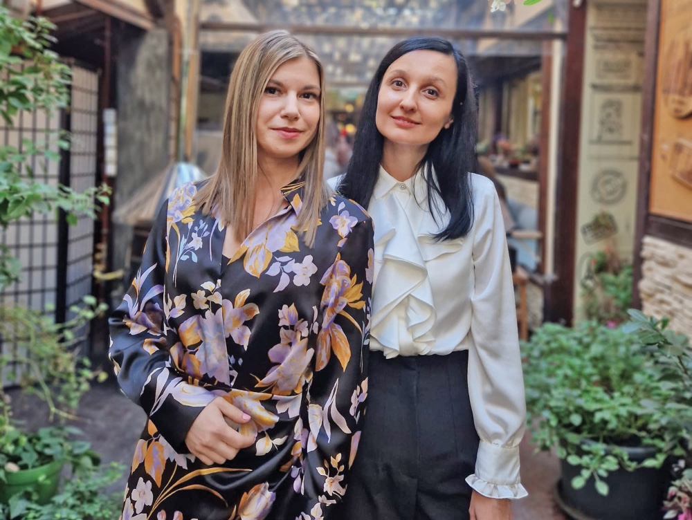 Povestea unei afaceri începute de două prietene, care a pornit de la o discuție amicală despre arome și culori