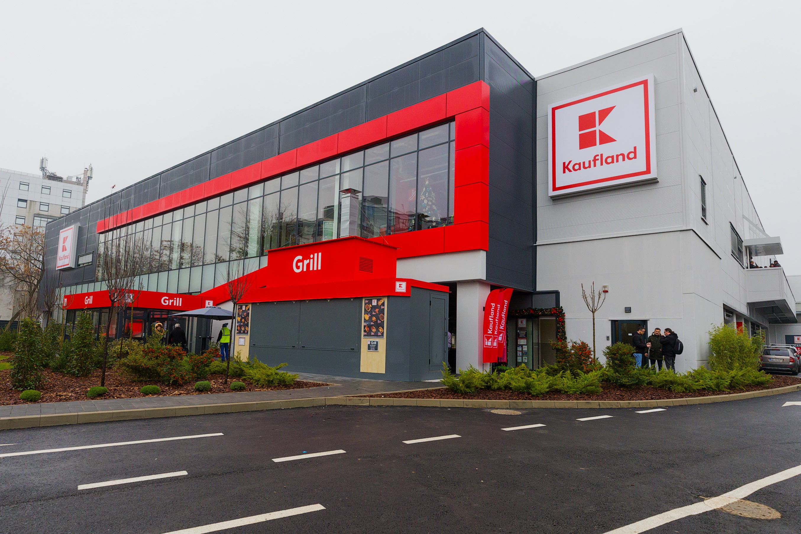 Sprint pe final de an. Kaufland deschide încă un magazin în Capitală. În ce sector a fost inaugurată noua unitate