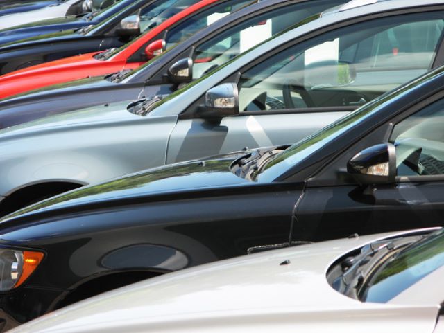Eșecul negocierilor. Deși anunțată din februarie, măsura impozitului de 1% din cifra de afaceri este contestată puternic de industria auto abia după ce a fost întocmit bugetul