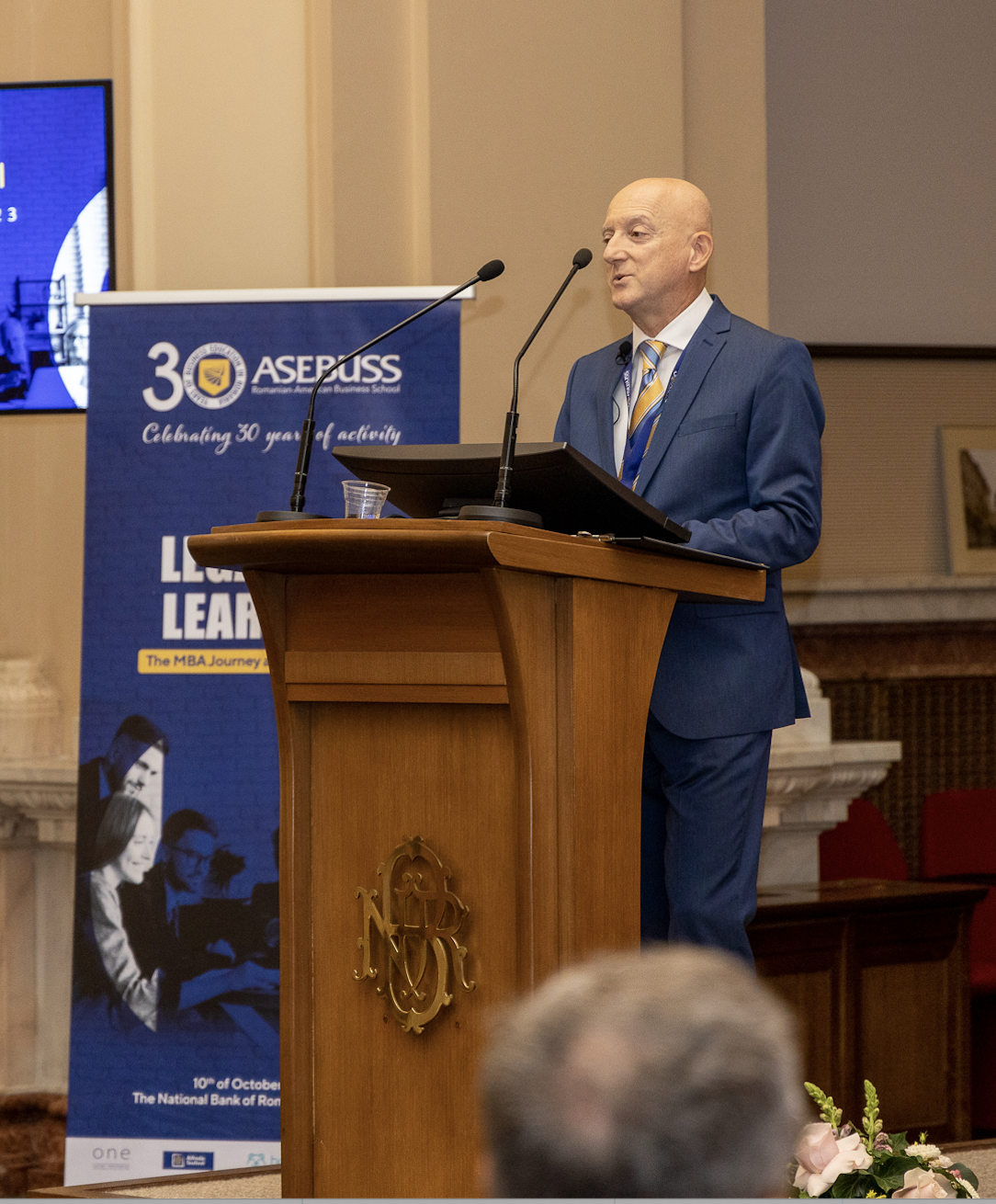 Creșterile de taxe și deficitul de candidați sunt principalele provocări cu care se confruntă managerii români