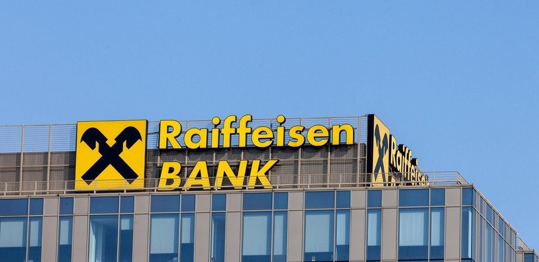 Acțiunile Raiffeisen cresc cu 9% la Viena după ce banca austriacă a anunțat că va prelua 28% din Strabag de la o firmă deținută de oligarhul Oleg Deripaska, într-un efort de reducere a expunerii pe piața din Rusia