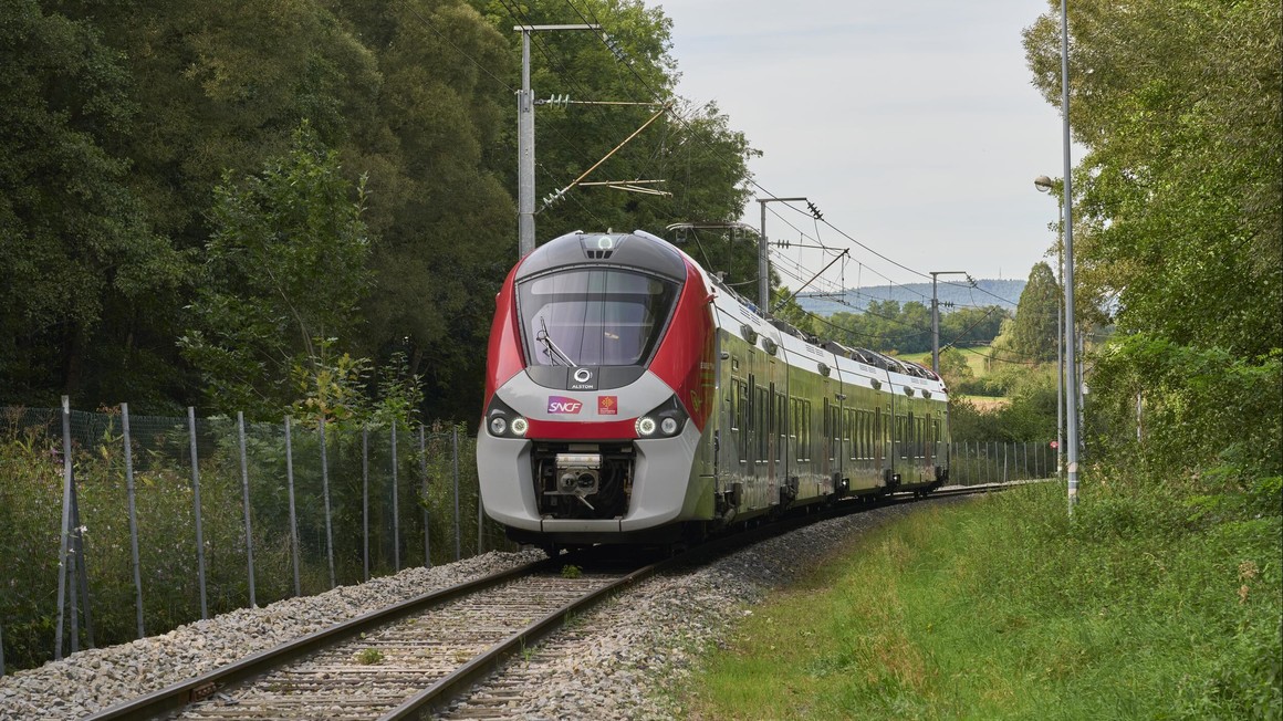 Primul tren electric produs de Alstom a intrat în România pe la Curtici