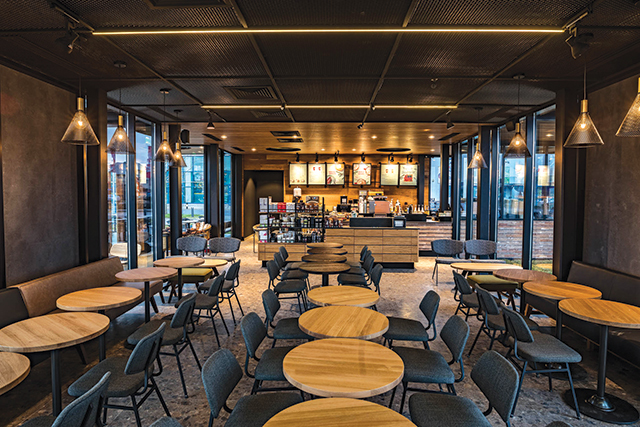 Polonezii de la Amrest păstrează franciza Starbucks pe piața din România pentru încă cinci ani. Ce taxe plătesc către gigantul american pentru a putea dezvolta brandul?