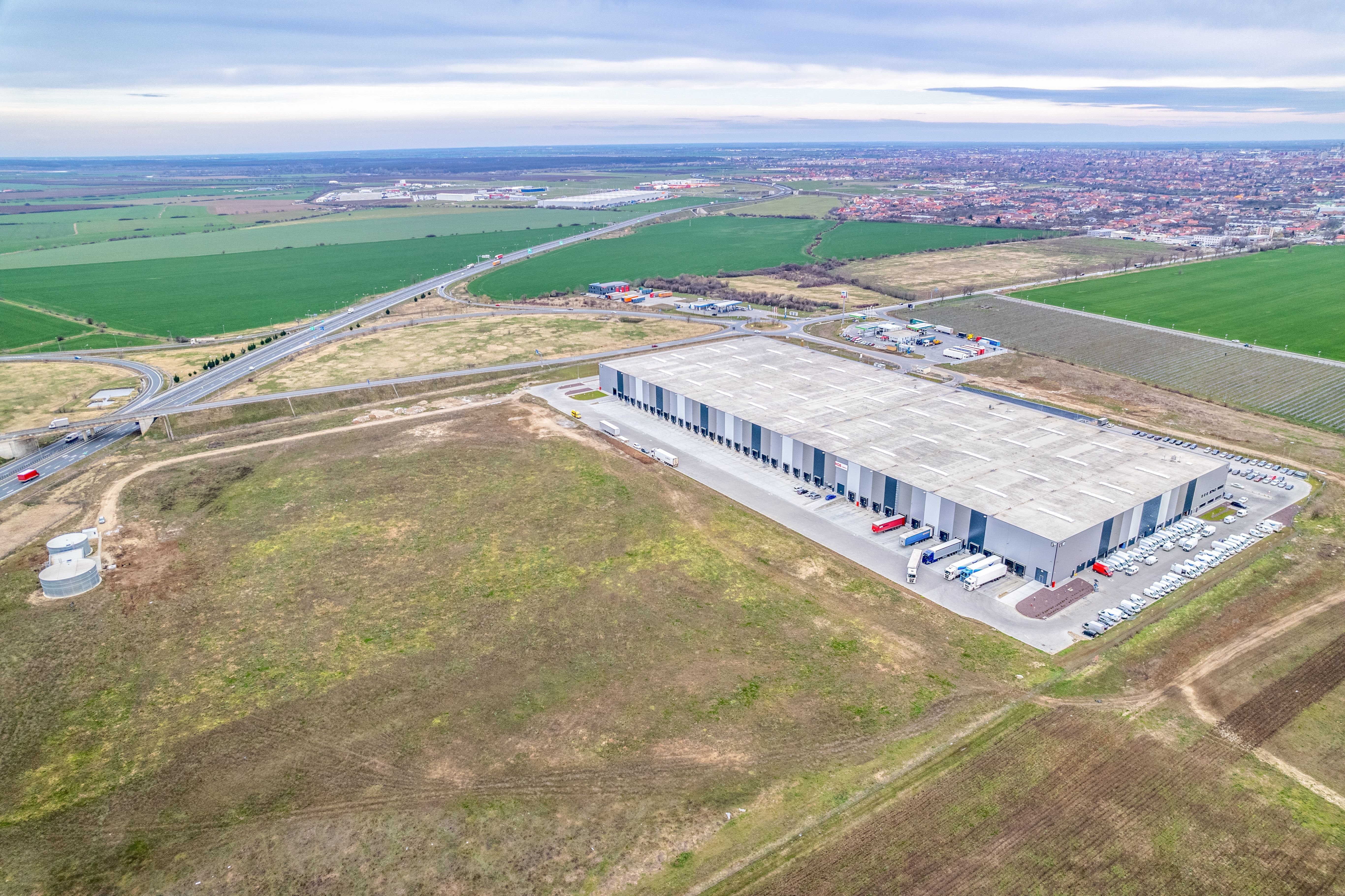 Compania de curierat FAN Courier deschide primul său hub internațional la Arad, după ce a închiriat 10.000 mp în prima clădire din noul parc logistic VGP Park