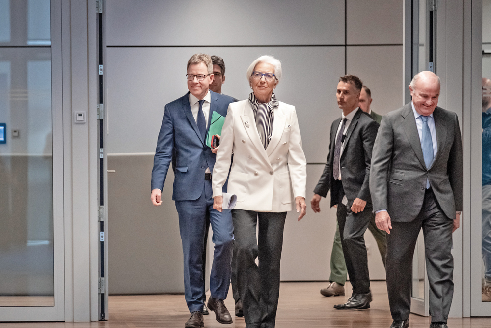 Banca centrală a zonei euro a menținut dobânzile de politică monetară la cele mai ridicate niveluri din istorie, fiindu-i teamă că majorările salariale, profiturile companiilor și geopolitica pot reînvia inflația