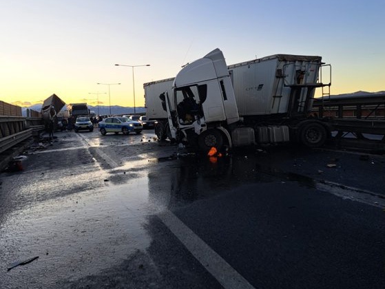 BREAKING NEWS! Accident grav pe autostrada A1. A fost declanșat Planul Roșu