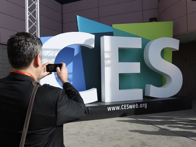 Gadgeturi surprinzătoare la CES 2024:  grătar AI, cursor controlat de limbă, televizor invizibil