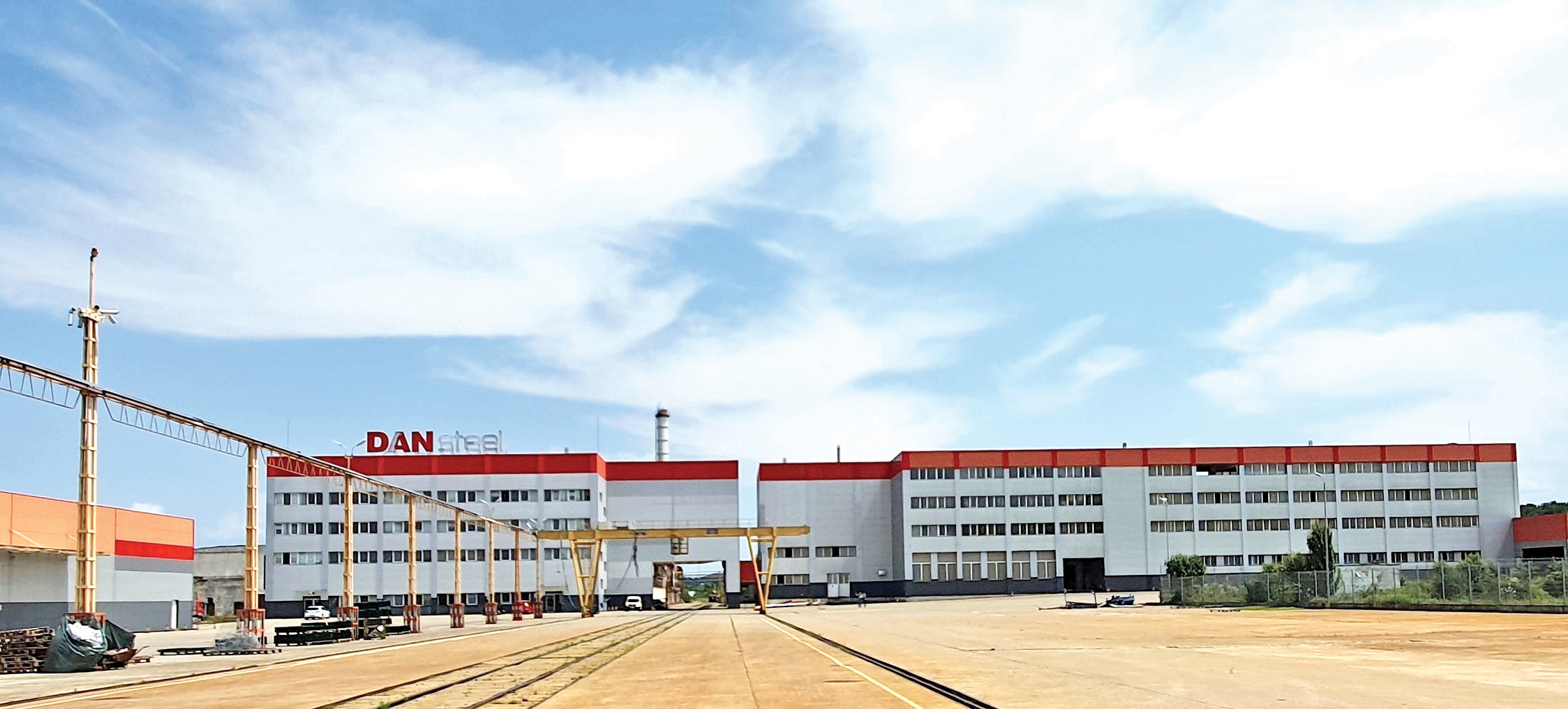 Fabrica de sârmă Dan Steel Group, aflată în procedură de faliment, a fost vândută pentru 7,5 milioane de euro către Intertranscom Impex, producător de plasă sudată din Bacău detinut de antreprenorul Ioan Teslaru