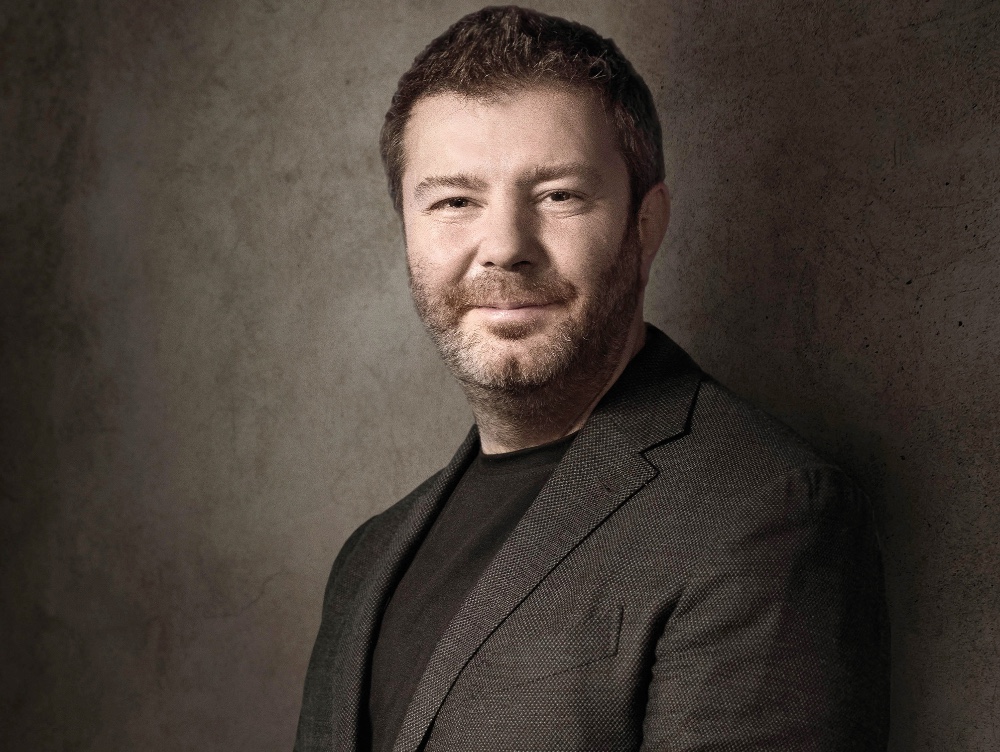 100 Cei mai admirați CEO din România - 9. Daniel Dines, Cofondator și co-CEO, UIPATH: Sper să fiu o sursă de inspirație pentru toți tinerii IT-iști din România. Valoarea principală a companiei noastre este modestia