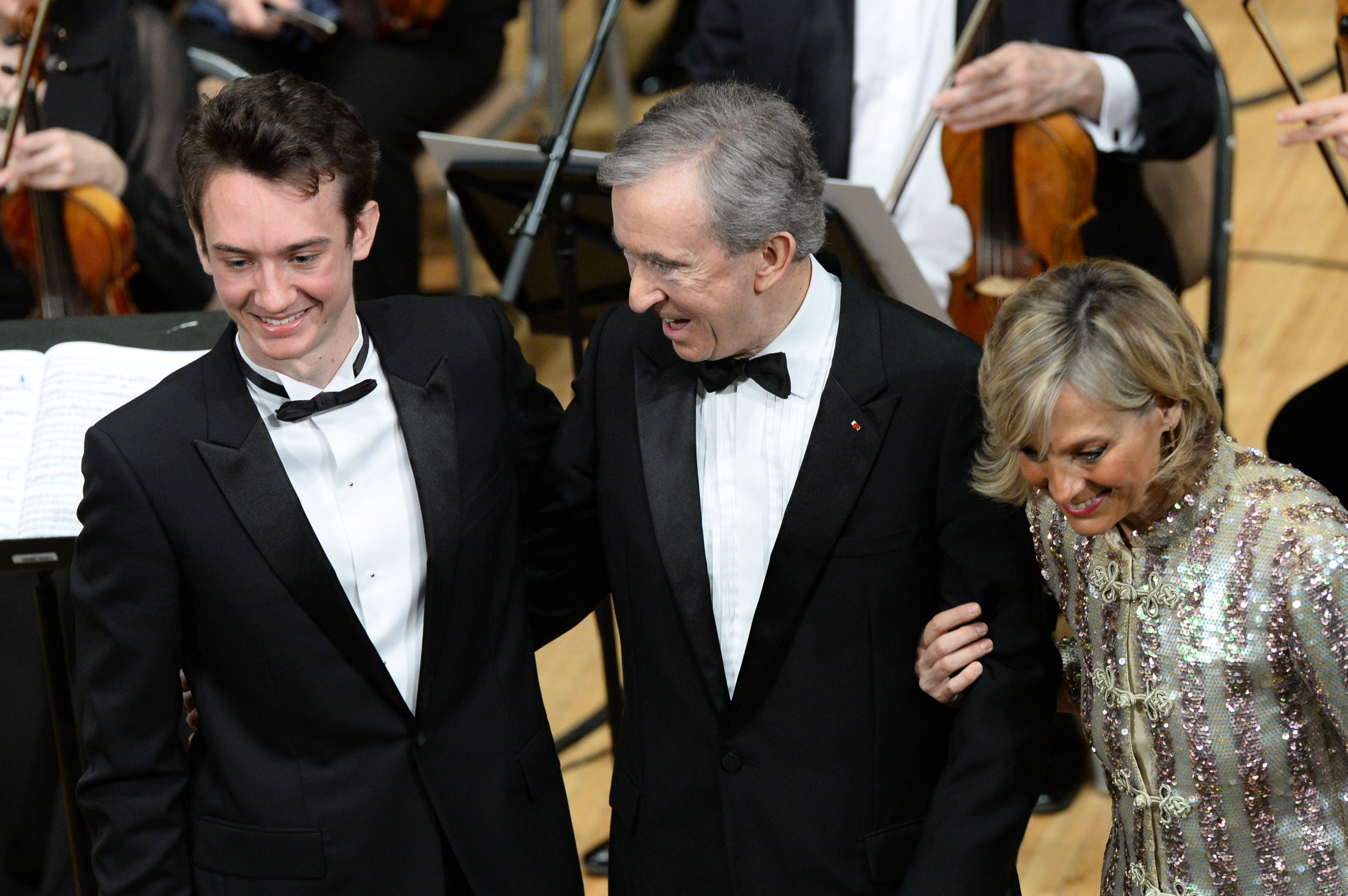 Cel mai bogat om din Europa, Bernard Arnault, proprietarul LVMH, cel mai mare grup de lux din lume, își pregătește urmașul: fiul lui, Frédéric, preia conducerea diviziei de ceasuri la numai 29 de ani
